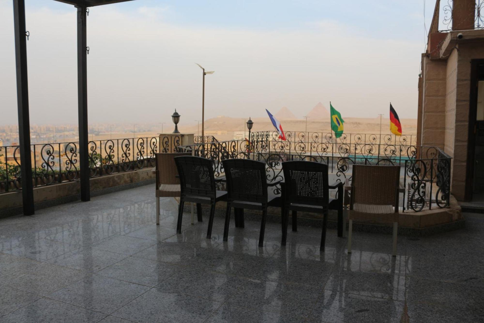 Pyramita Hotel Ghatati Ngoại thất bức ảnh