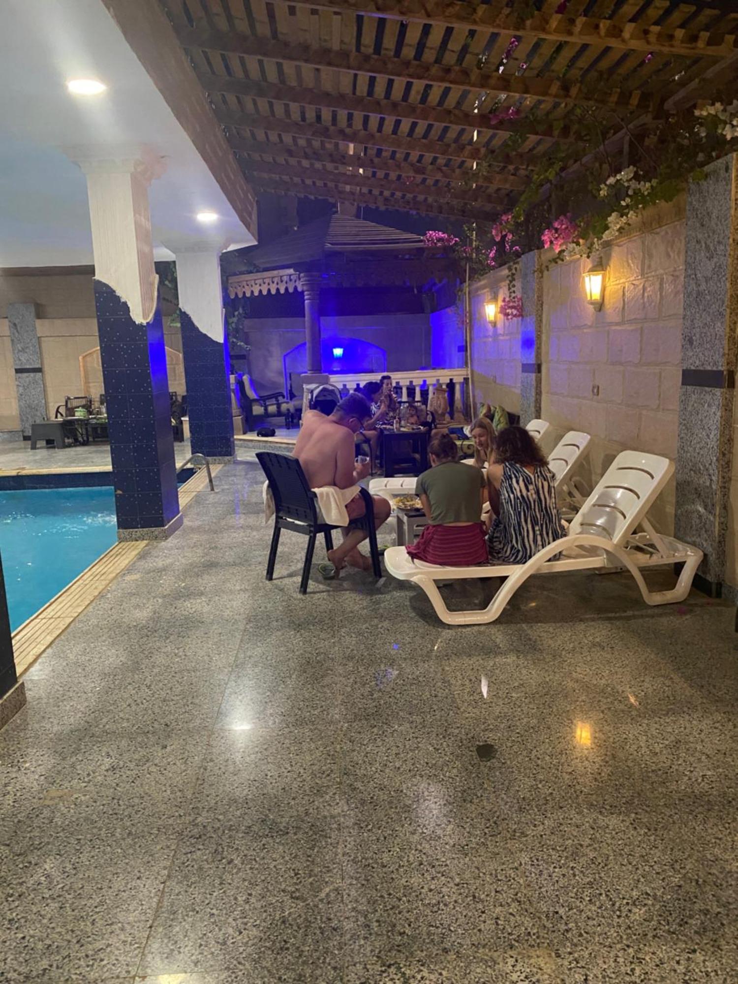 Pyramita Hotel Ghatati Ngoại thất bức ảnh