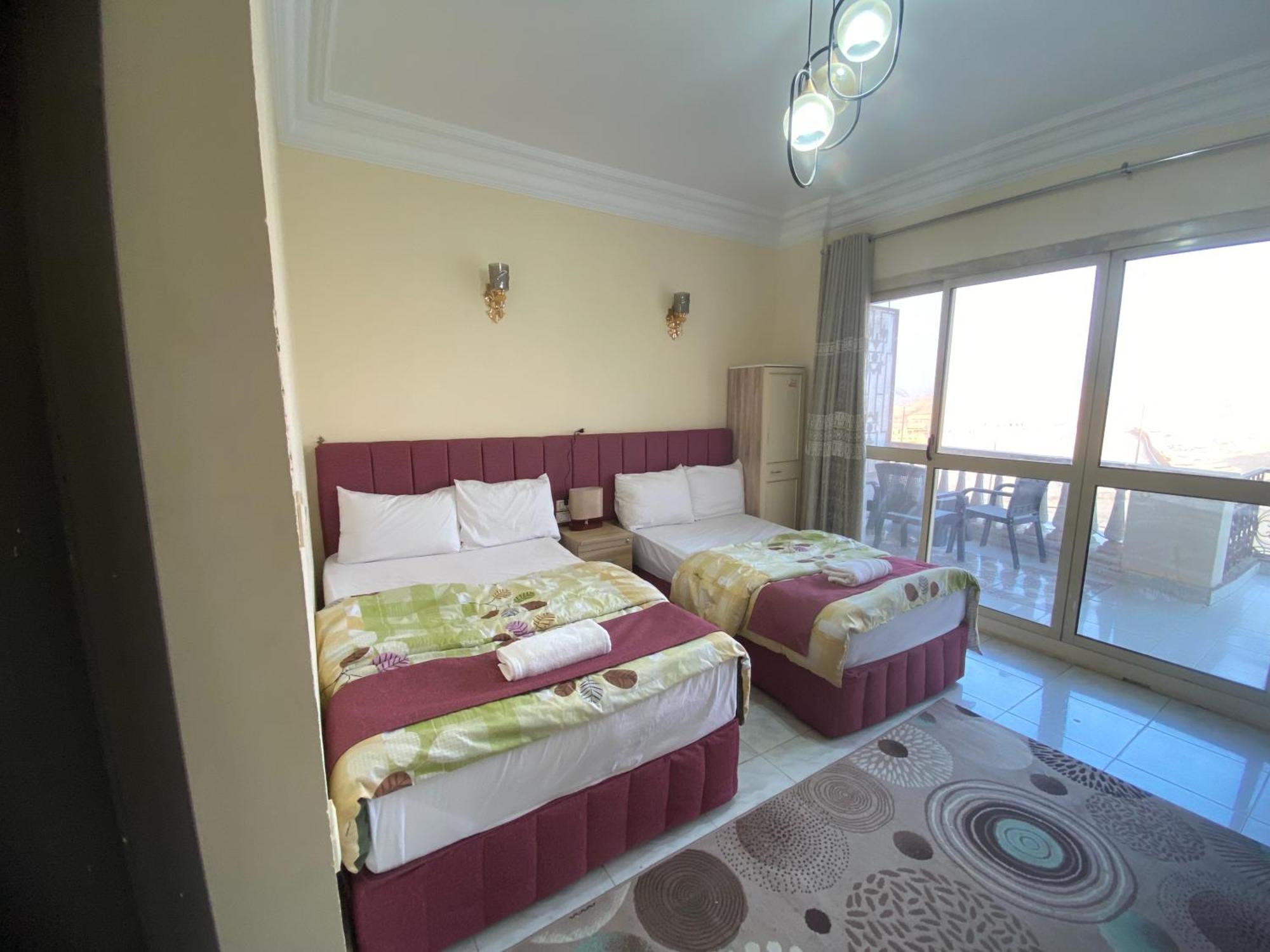 Pyramita Hotel Ghatati Ngoại thất bức ảnh