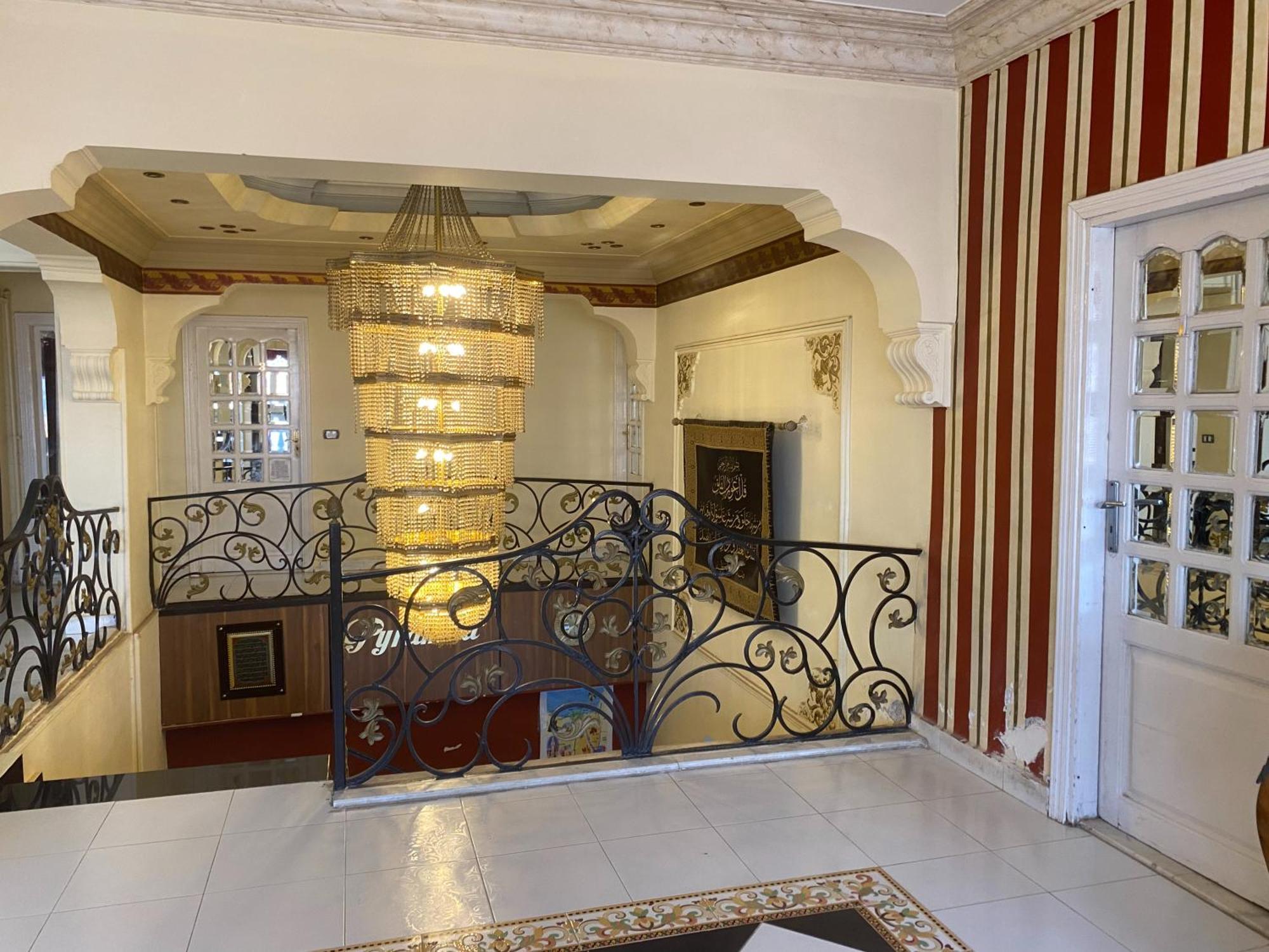 Pyramita Hotel Ghatati Ngoại thất bức ảnh