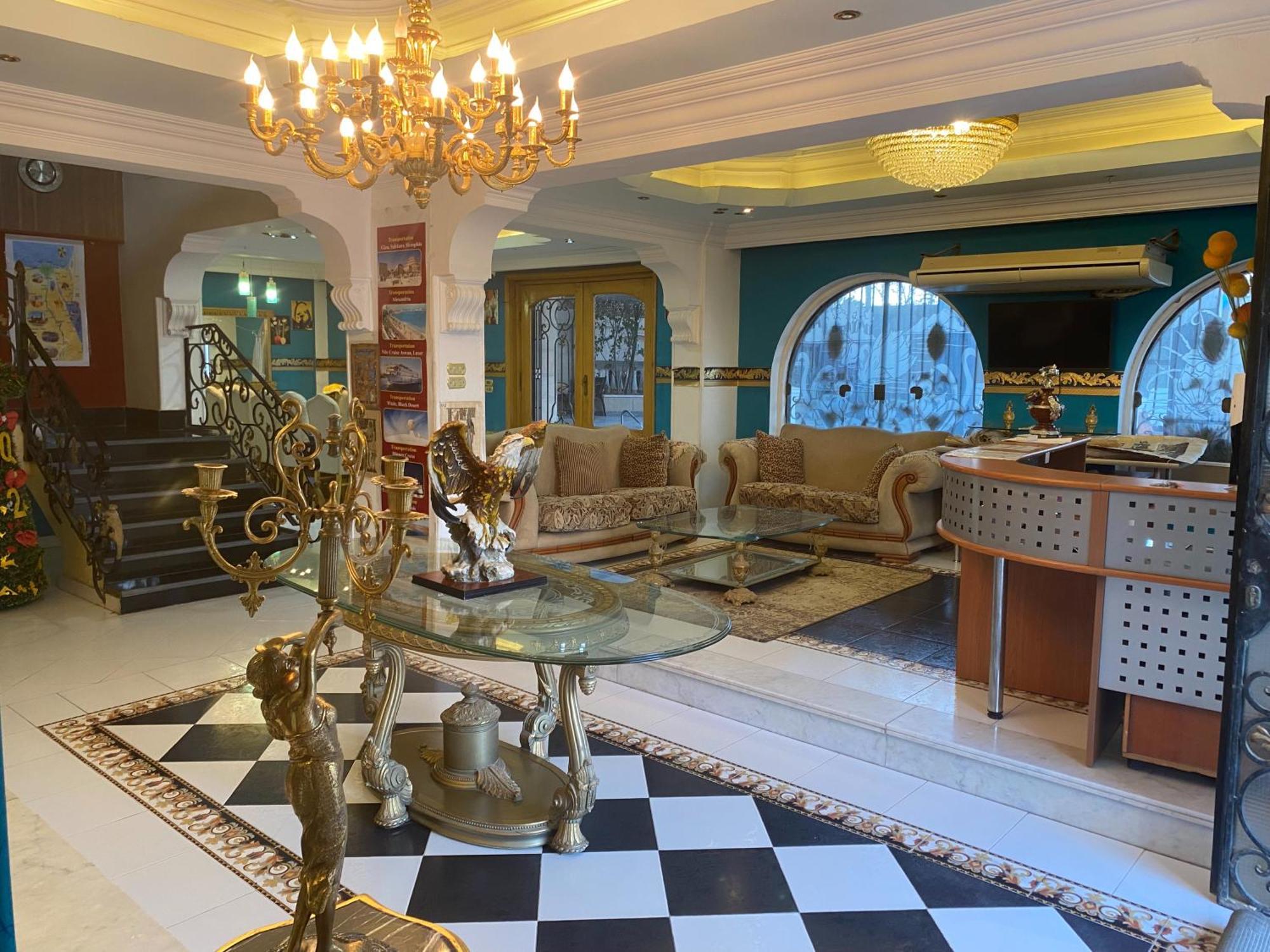 Pyramita Hotel Ghatati Ngoại thất bức ảnh